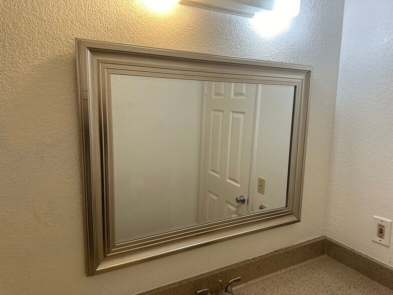 Building Photo - 16435 Orange St