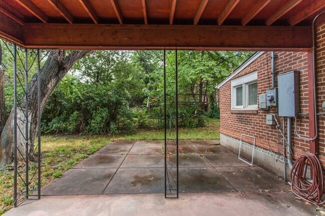 Building Photo - 888 17th St