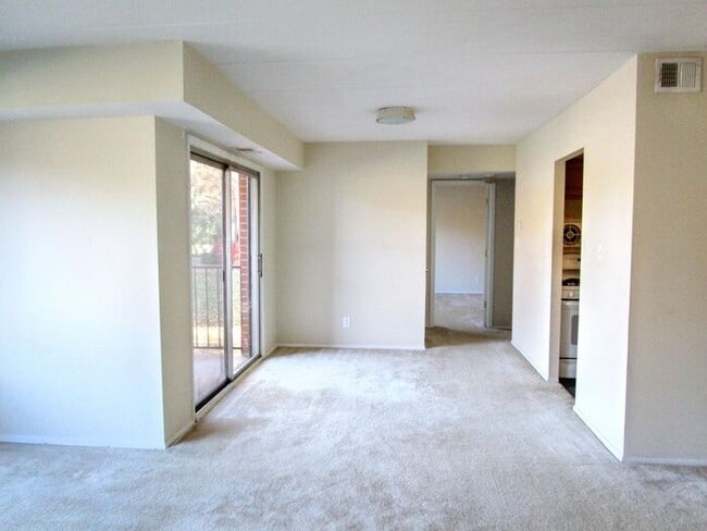 Building Photo - 125A Clubhouse Dr SW