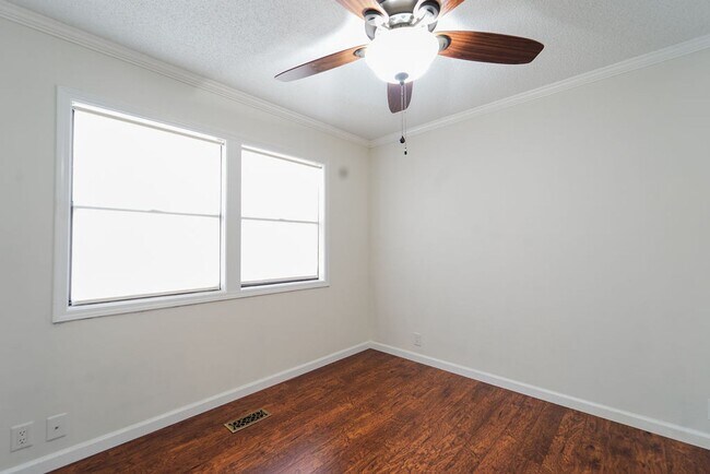Building Photo - Come and enjoy your stay at this clean and...