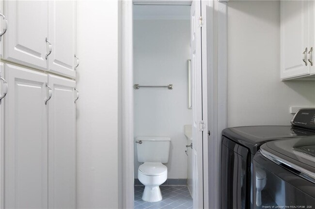 Building Photo - 1228 Woodland Dr