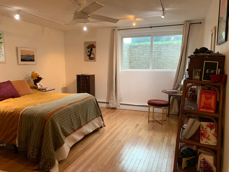 Building Photo - 11 Bridge St