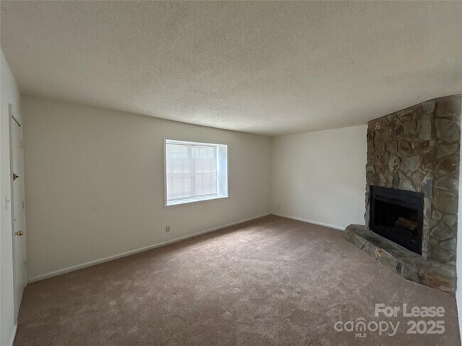 Building Photo - 5805 Hunting Ridge Ln