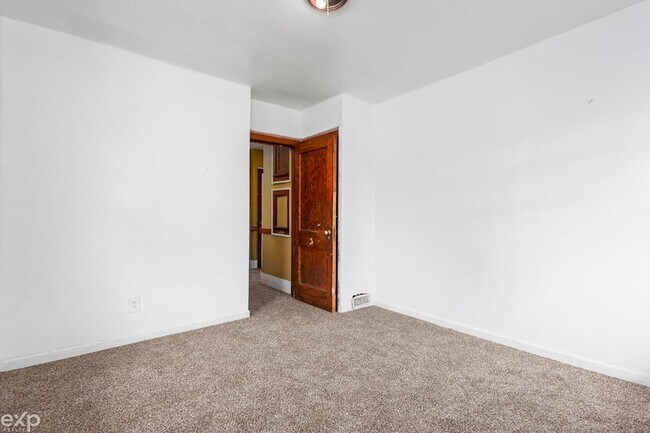 Building Photo - 5421 Toledo St