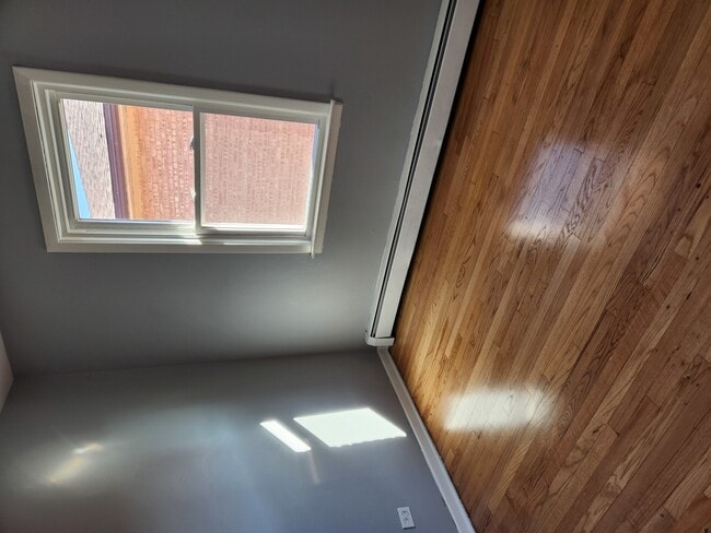 Building Photo - 1018 S 11th Ave