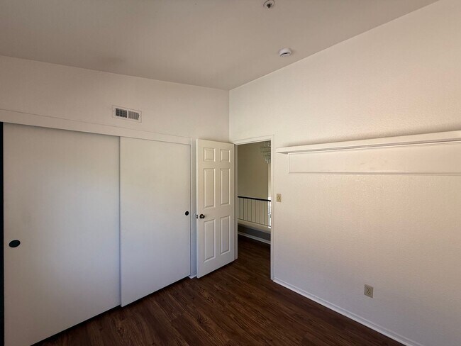 Building Photo - Beautiful 4B/2.5BA House in Vista w/ Attac...