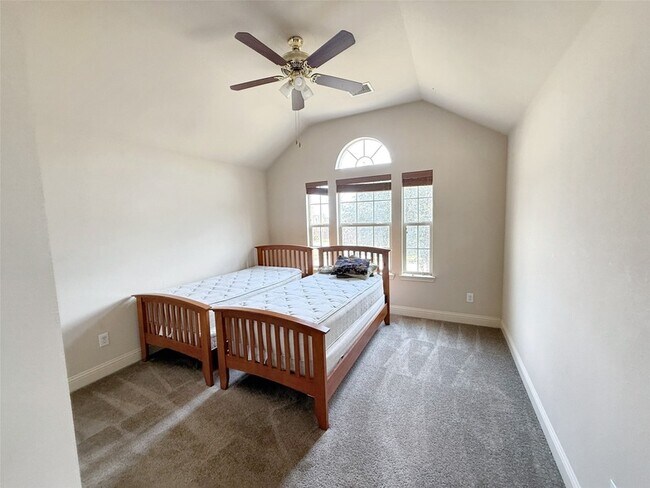 Building Photo - 6413 Fitzgerald Dr