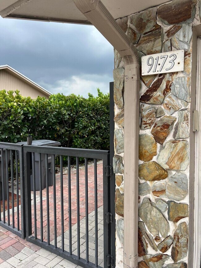 Building Photo - 9173 E Highland Pines Blvd