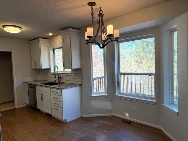 Building Photo - 4Bed/3Bath Stunning Home in Qualchan Hills Spokane most sought-after neighborhoods