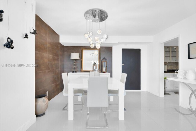 Building Photo - 3140 S Ocean Dr