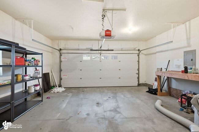 Building Photo - 3 BEDROOM | 2 BATHROOM | 2 CAR GARAGE