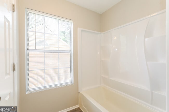 Building Photo - 3020 Linden Dr