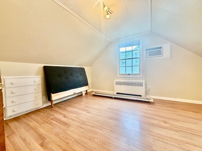 Building Photo - 51 Iroquois Rd