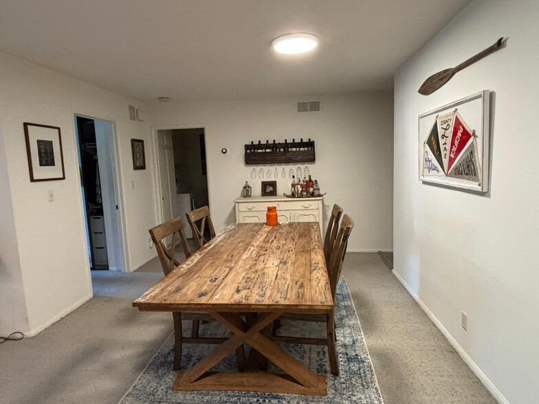 Dining room - 310 Tahiti Way