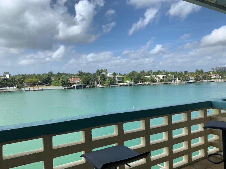 Primary Photo - 6484 Indian Creek Dr