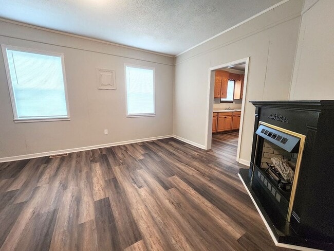 Building Photo - 2 Bedroom House Easley SC