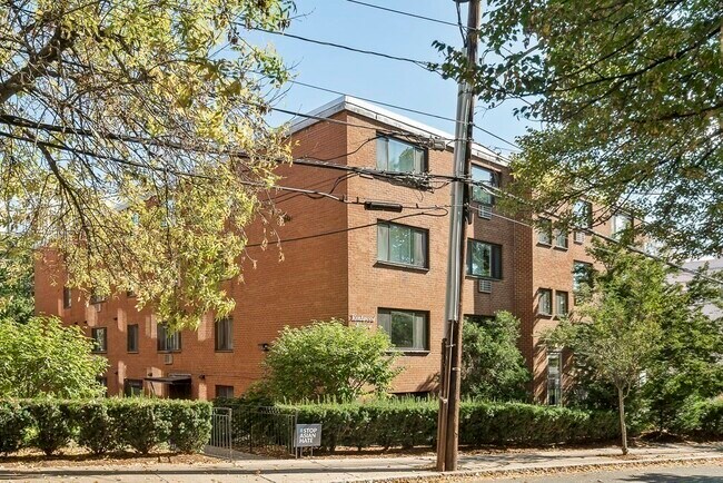 Building Photo - 197 Kent St