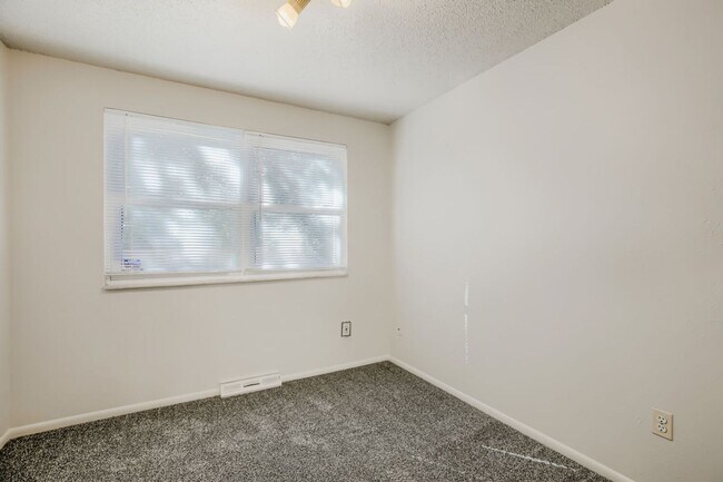 Building Photo - 4298 Sumac Ct