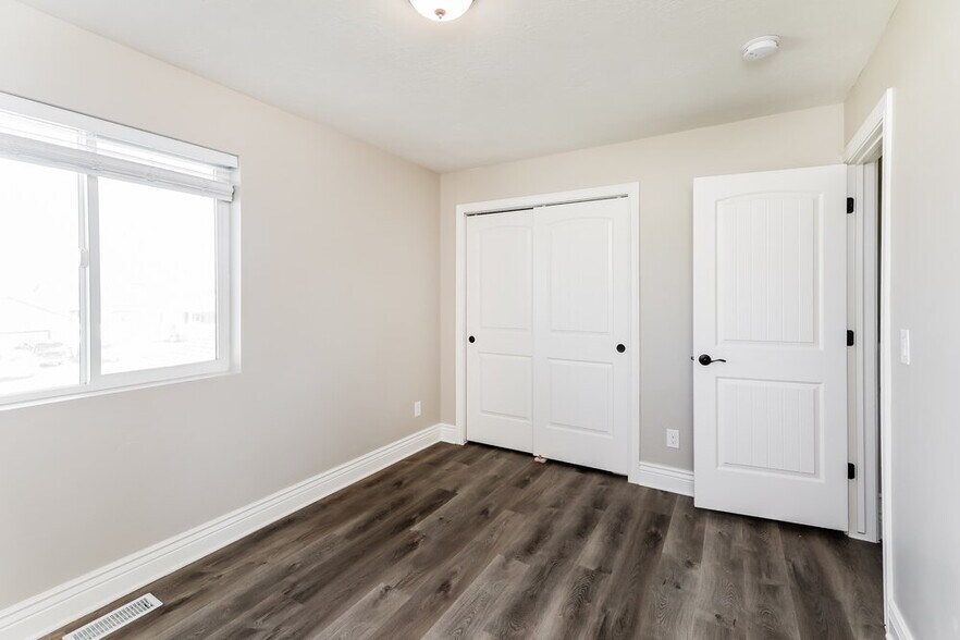 Building Photo - 168 S Ranch Rd