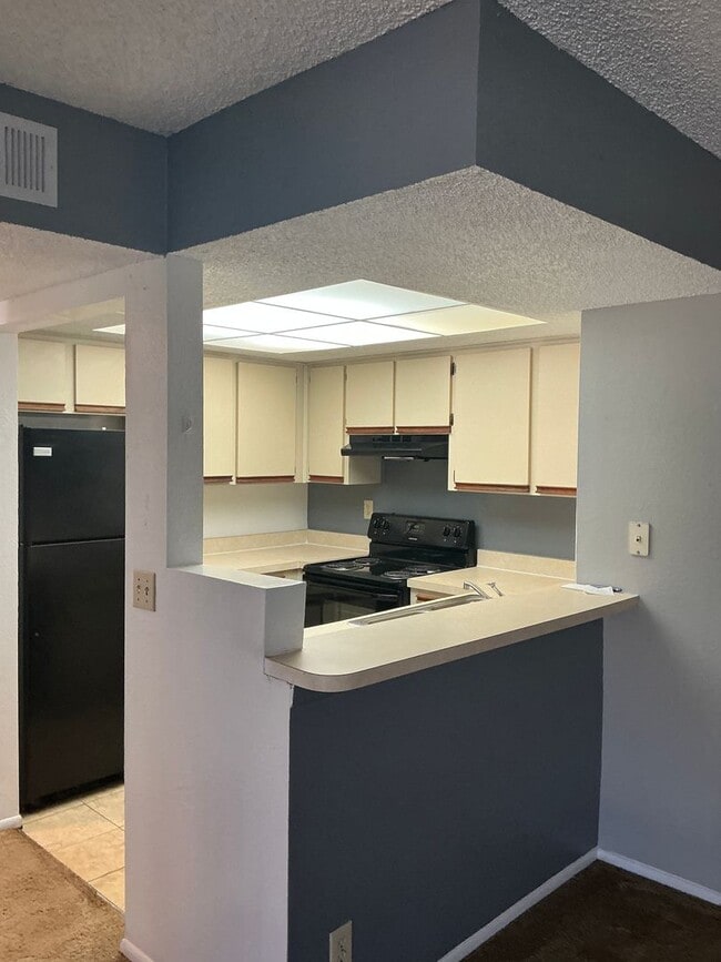 Building Photo - Midport 1 2nd floor Condo unit 1 bedroom 1...