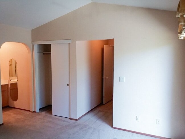Building Photo - 604 Alamine Dr