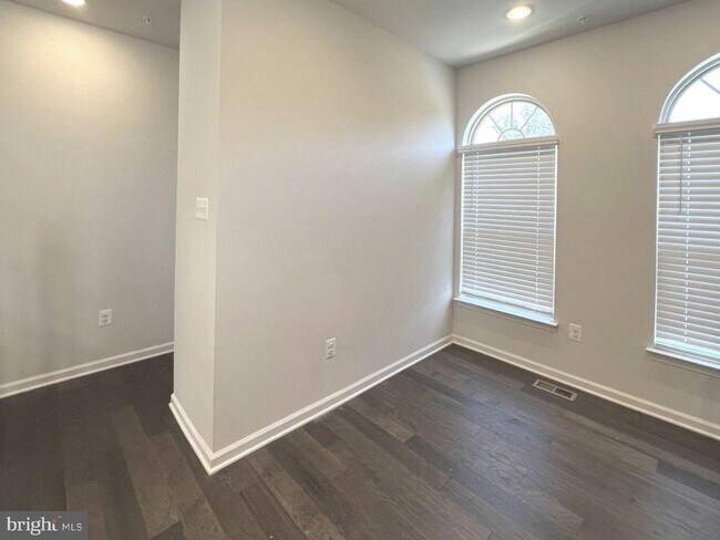 Building Photo - 7801 Rosella Ln