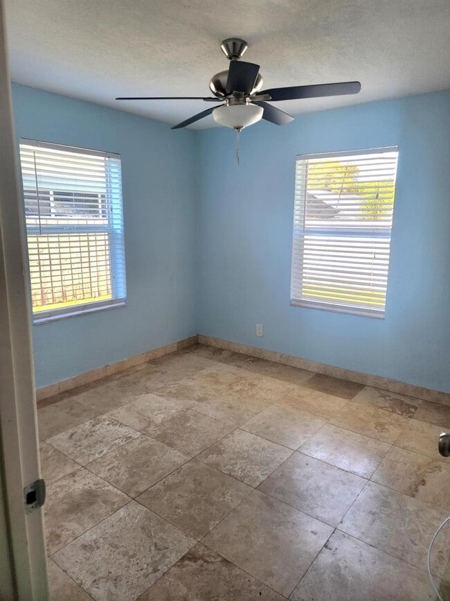 Building Photo - 413 SW 16th St