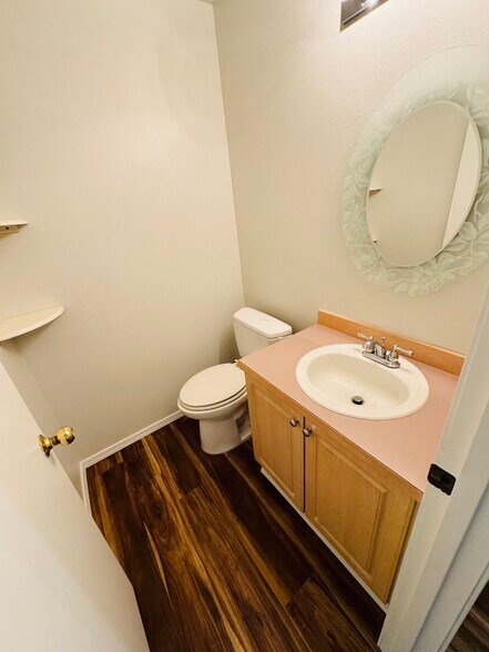 Powder Room - 5603 136th St SE