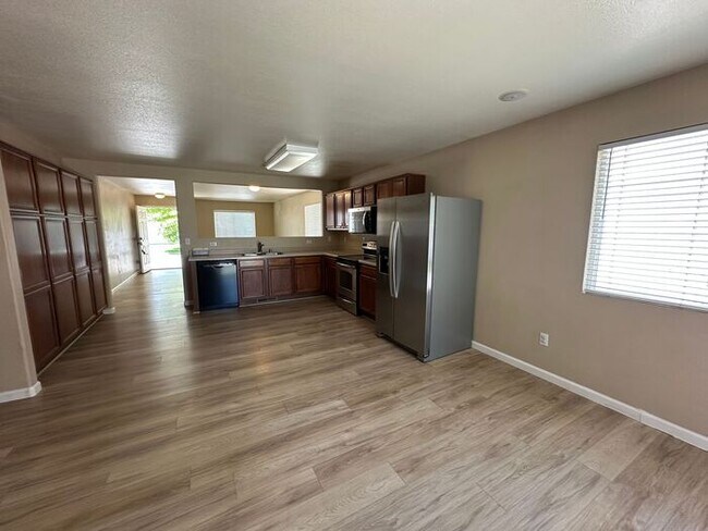 Building Photo - 7465 Hinton Dr