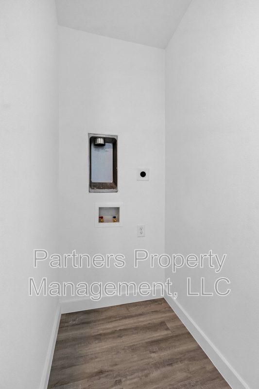 Building Photo - 881 Ventnor Ave