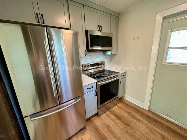 Building Photo - 4133 3rd Ave N