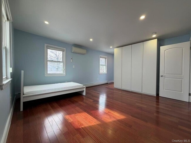 Building Photo - 30 Herkomer St