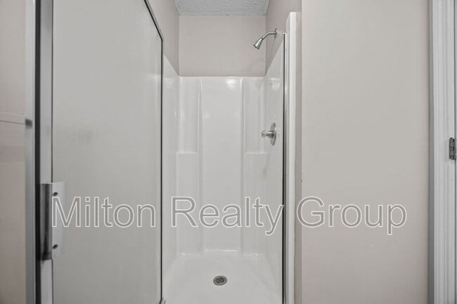 Building Photo - 107 Laura Ln