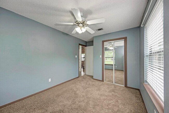 Building Photo - 103 Hutto St