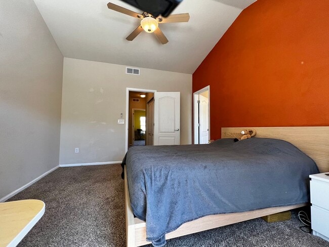 Building Photo - Beautiful 2 Bed 2.5 Bath Condo Near Observ...