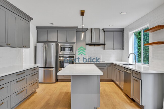 Building Photo - Beautiful Bellevue Single Family Home with 4 Beds + Bonus Room+ Den For Rent