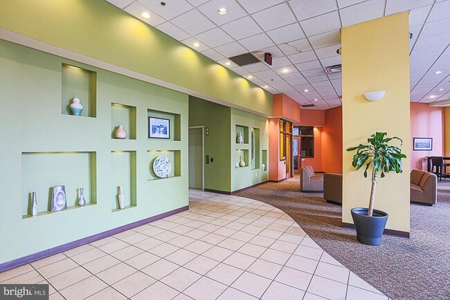 Building Photo - 675 S President St