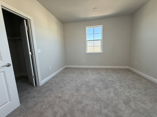 Building Photo - Beautiful 5 bedroom, 4 bathroom 2 story home in Rancho Cordova!!!