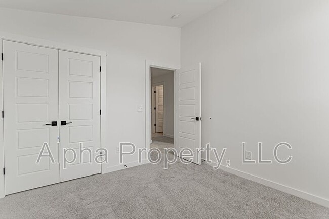 Building Photo - 1218 Westgate Vlg Dr