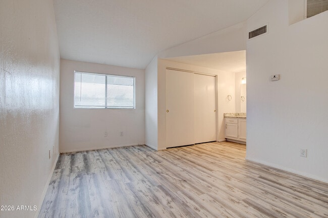 Building Photo - 2215 W Augusta Ave