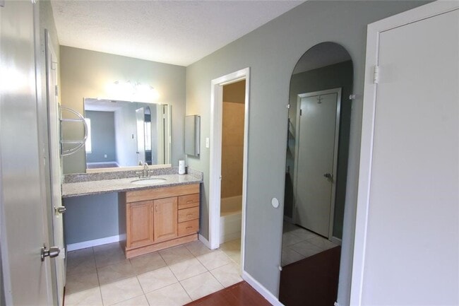 Building Photo - 10555 Turtlewood Ct