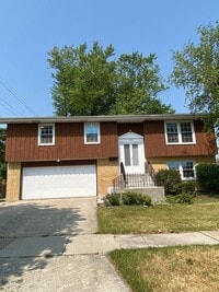 Building Photo - 4 Bedroom House Now Available in Tinley Pa...