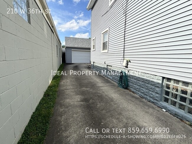 Building Photo - 210 W 36th St