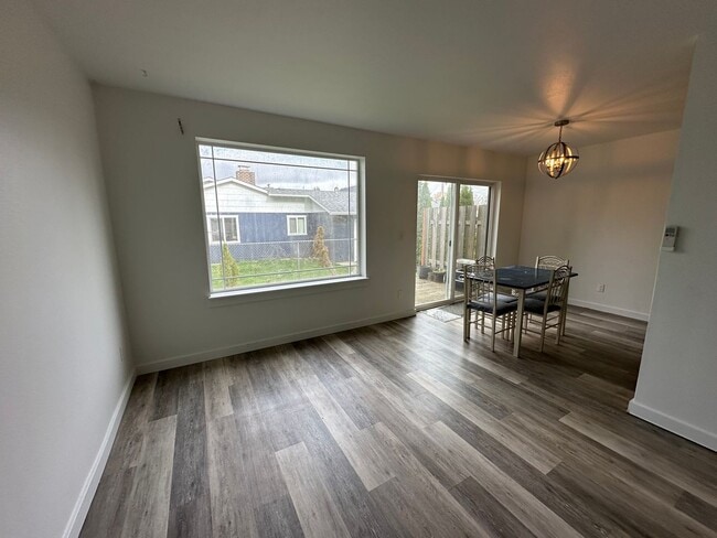 Building Photo - Newer 4 bedroom 2 1/2 bath Duplex Unit In Lebanon