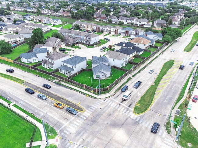 Building Photo - 14925 Gray Ridge Ln