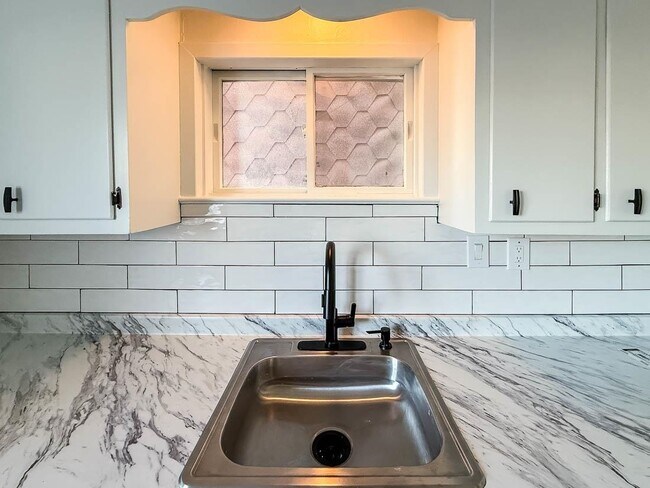 Building Photo - 90 Carlton Ave