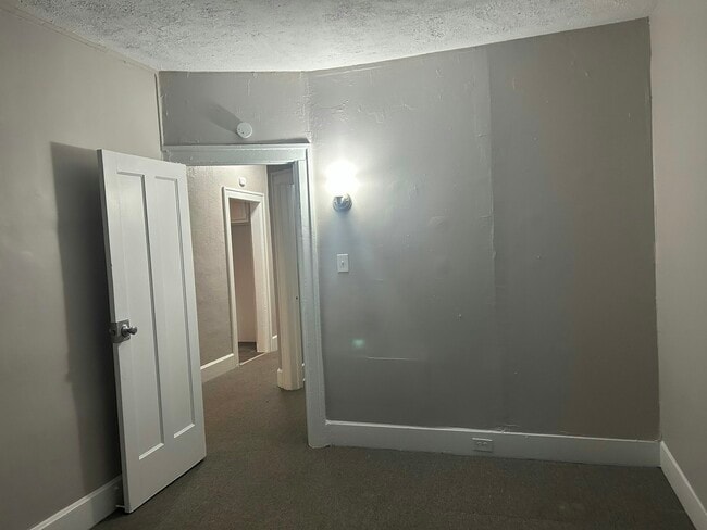 Building Photo - 2067 Hazelwood St