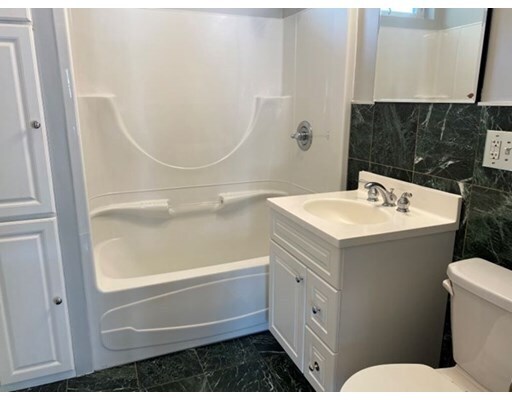 Building Photo - 39 Century St