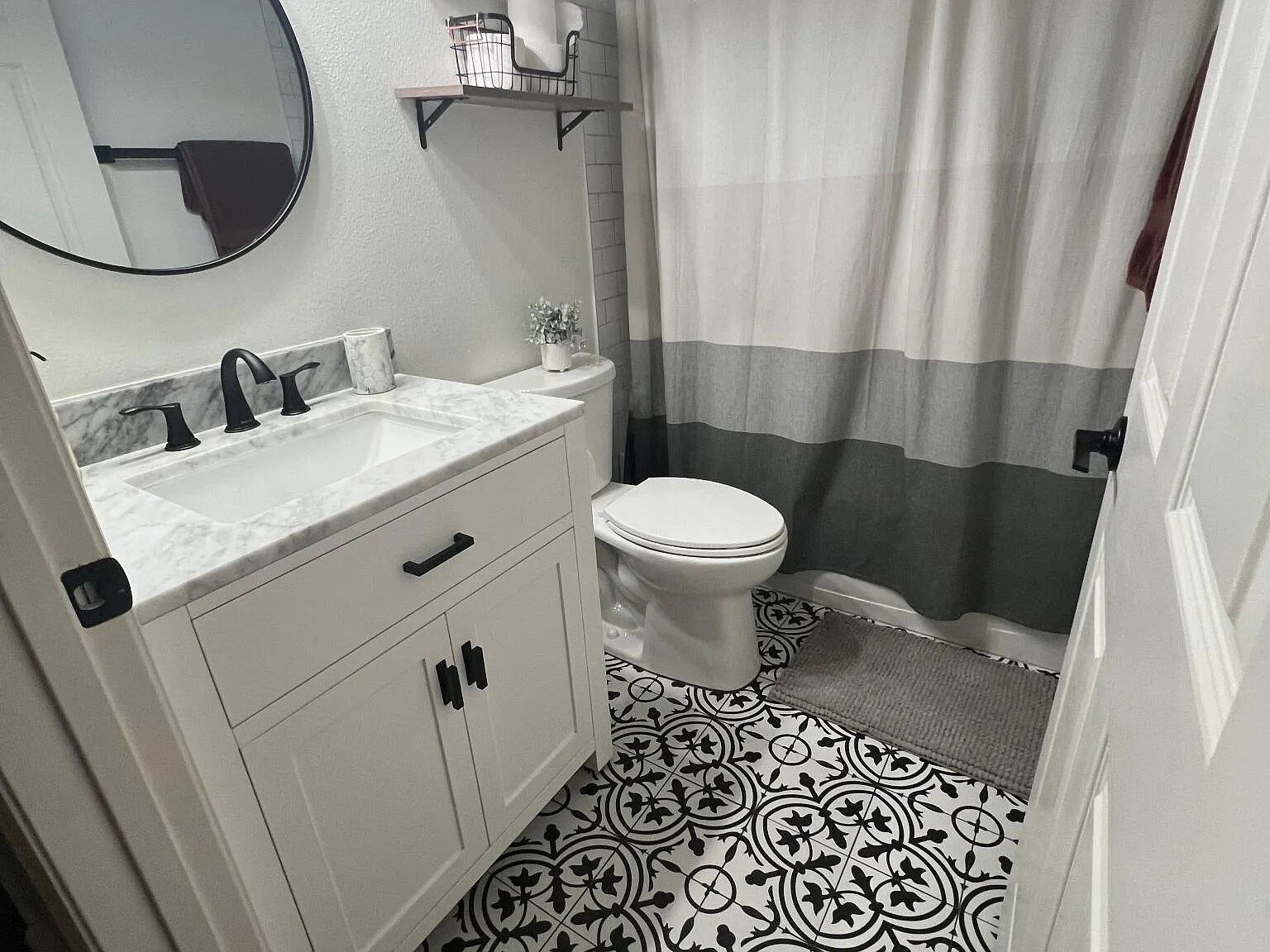 Guest Bathroom - 15412 Amberbeam Blvd