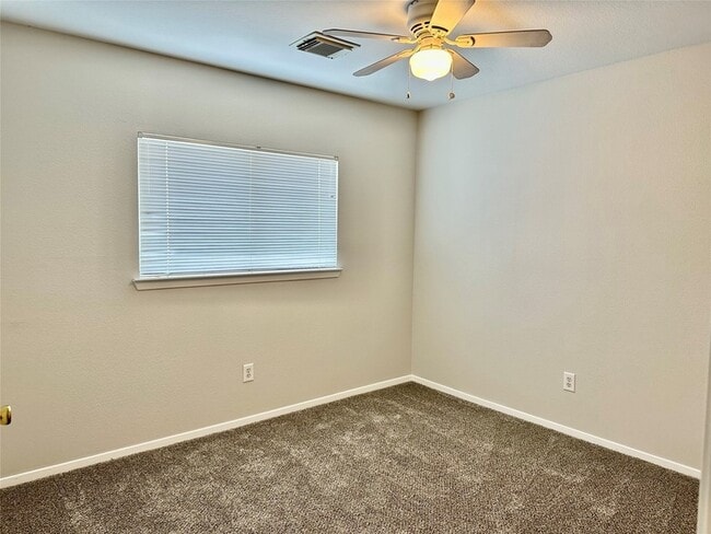 Building Photo - 3910 Mossy Pl Ln